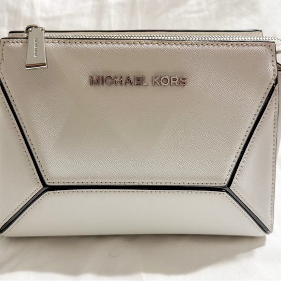 Authentic Michael Kors prism bag - Picture 6 of 8